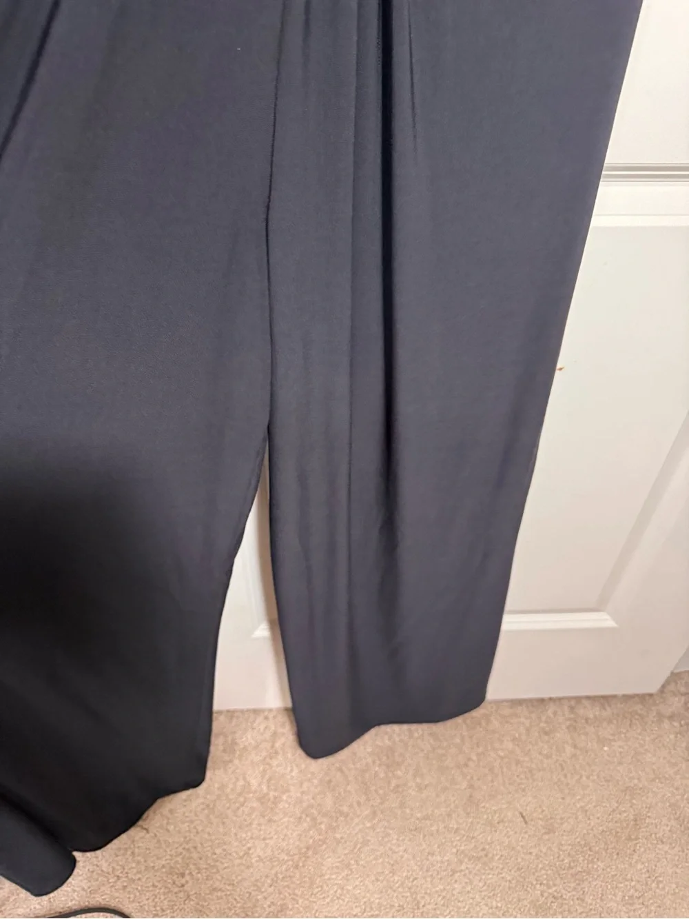 NWT Express Women’s Black Solid V-Neck Wide-Leg Jumpsuit Sleeveless Zip Ruched M